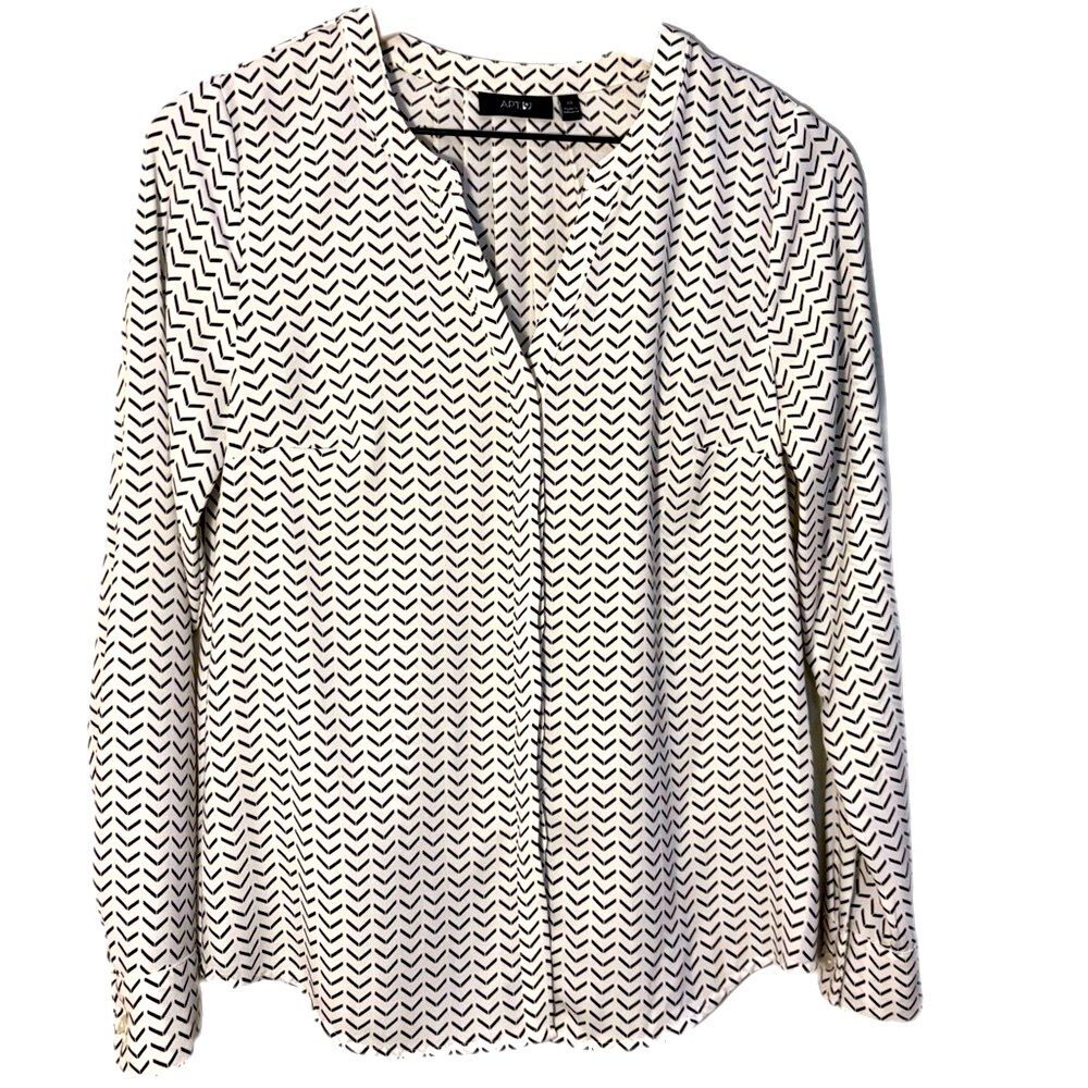 Apt. 9 Long Sleeve Button Up Blouse White Black XS.